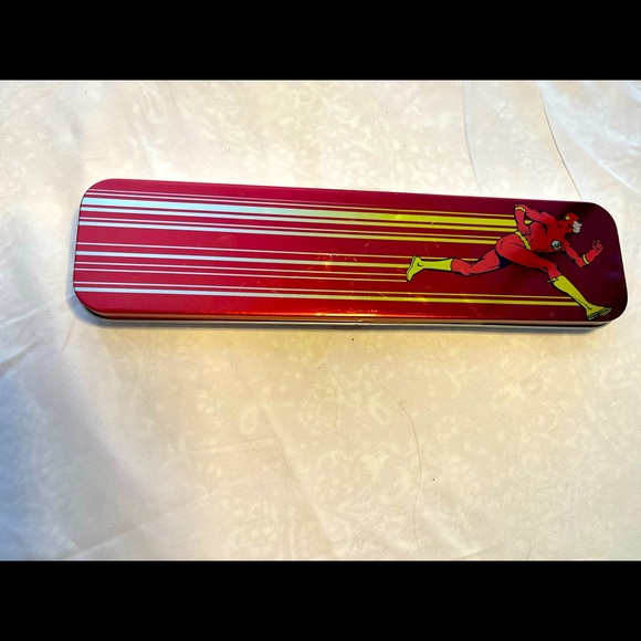 Authentic Eaglemoss DC Comic The Flash watch - Picture 2 of 6